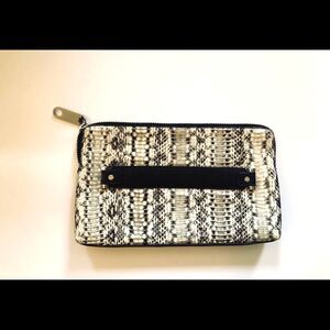 [Milly Mercer] Watersnake Large Tan/Black Clutch 🖤